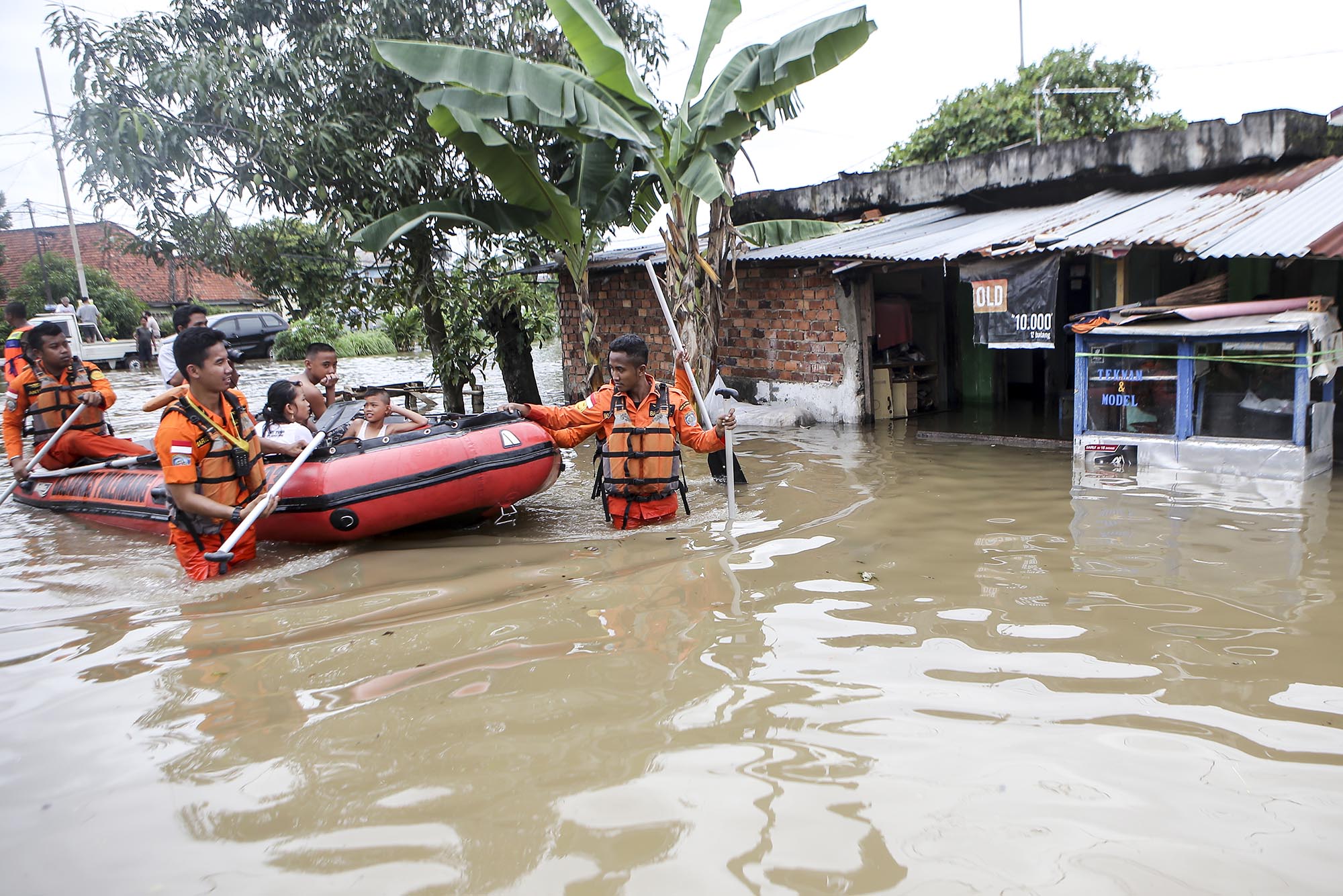 Banjir Tahun Baru dan Ganasnya Kapitalisme